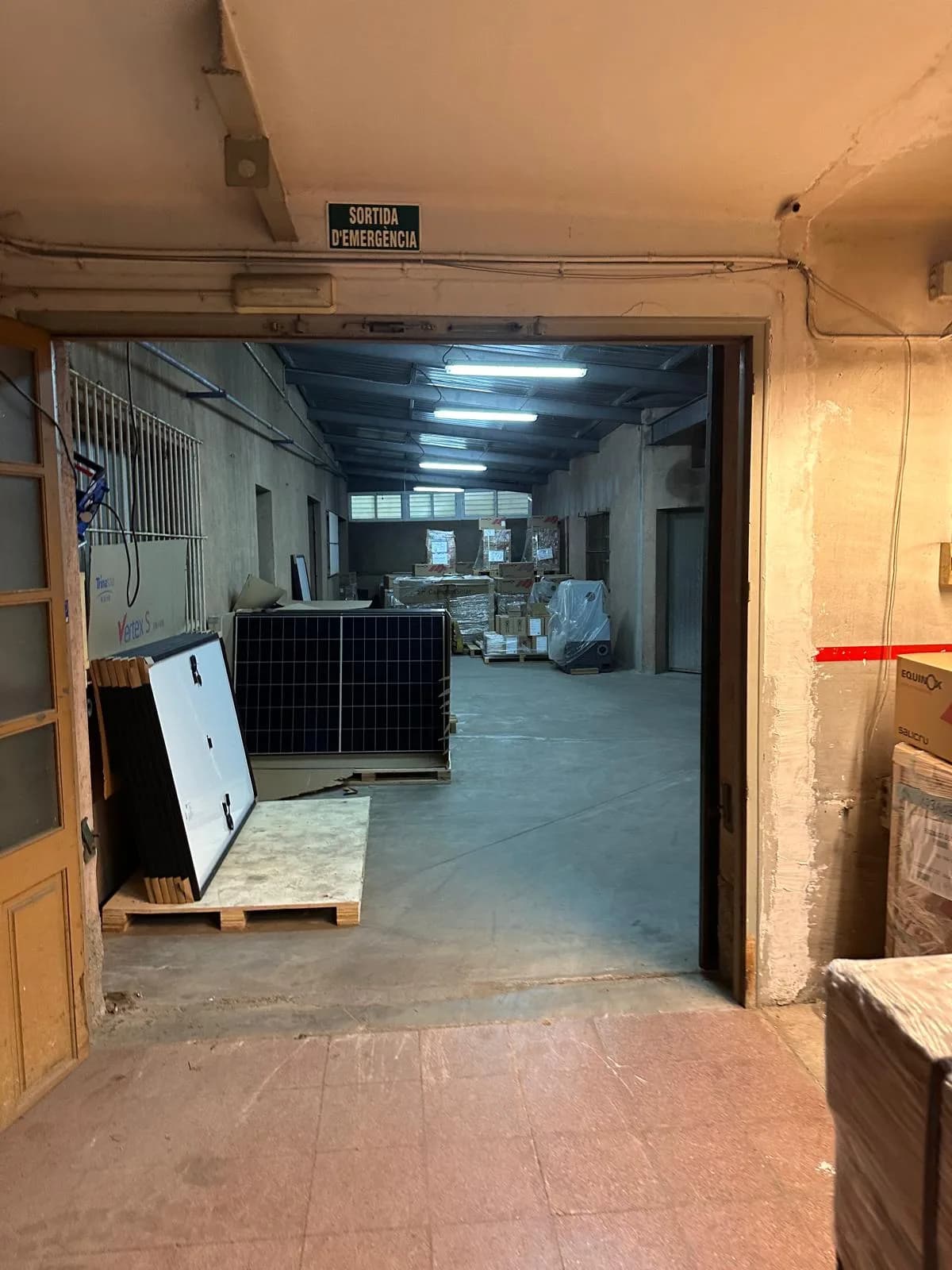 NAVE INDUSTRIAL EN VENTA EN SANT CELONI 2.051 m² - Imagen 2 de 8